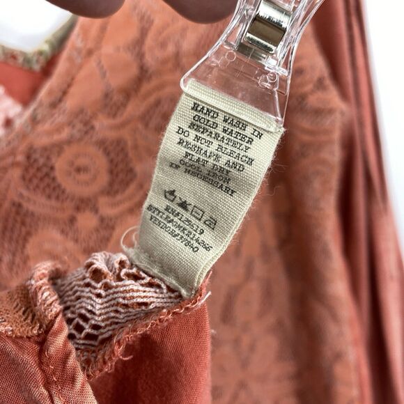 Gimmicks BKE Top Size Small String Back Lace Embroidery Orange Long Sleev V Neck - Picture 10 of 13